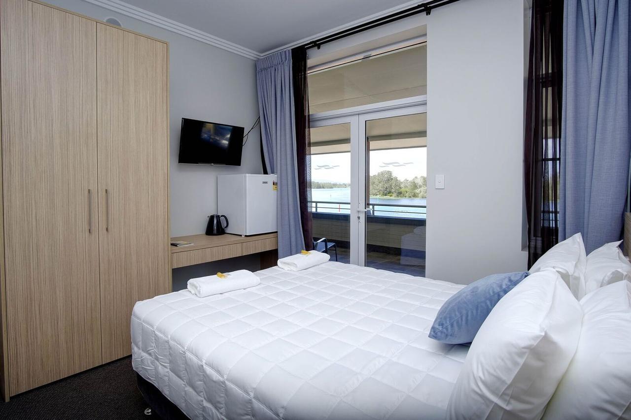 Lakes And Ocean Hotel Forster Bagian luar foto